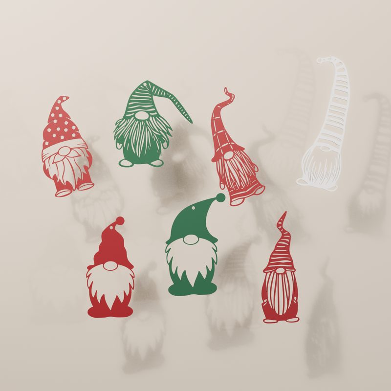 Siete gnomos de filigrana en rojo, verde y blanco